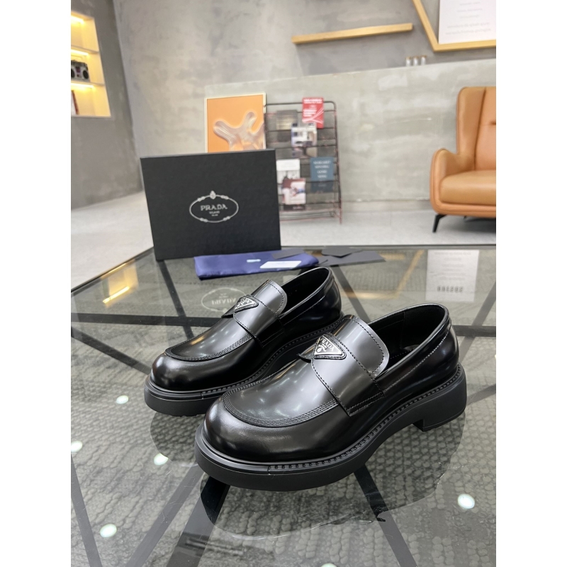 Pra*a leather shoes